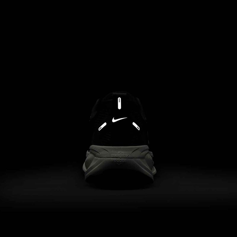 Дамски обувки за бягане Nike Vomero 18 black/coconut milk/summit white 9