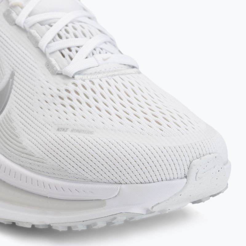 Дамски обувки за бягане Nike Vomero 18 white/photon dust/metallic silver 7
