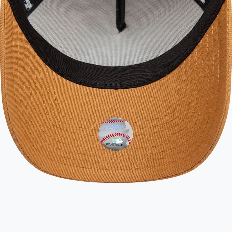 New Era League Essential Trucker New York Yankees бейзболна шапка тъмно бежово 5
