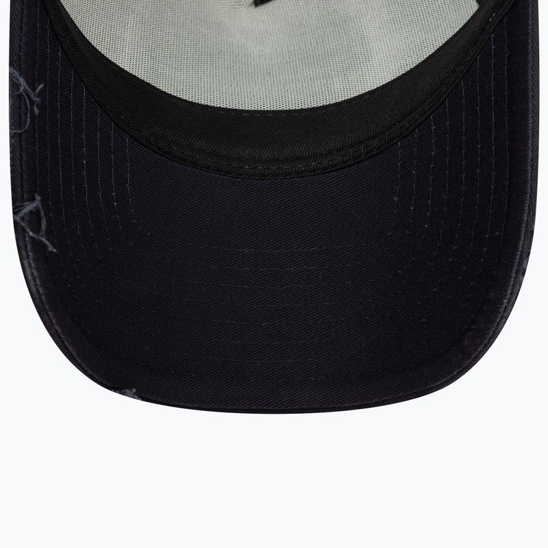 New Era NE Patch Distressed Trucker шапка бяла 5