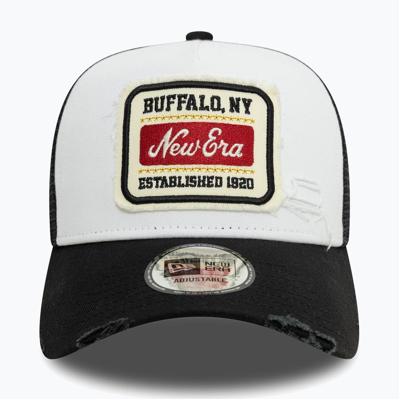 New Era NE Patch Distress Trucker шапка бяла 2