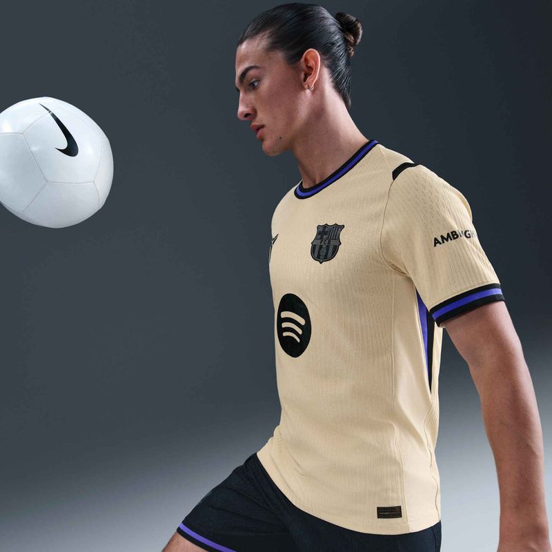 Мъжка футболна тениска Nike FC Barcelona 2025/26 Match Away team gold/team gold/persian violet/black 9