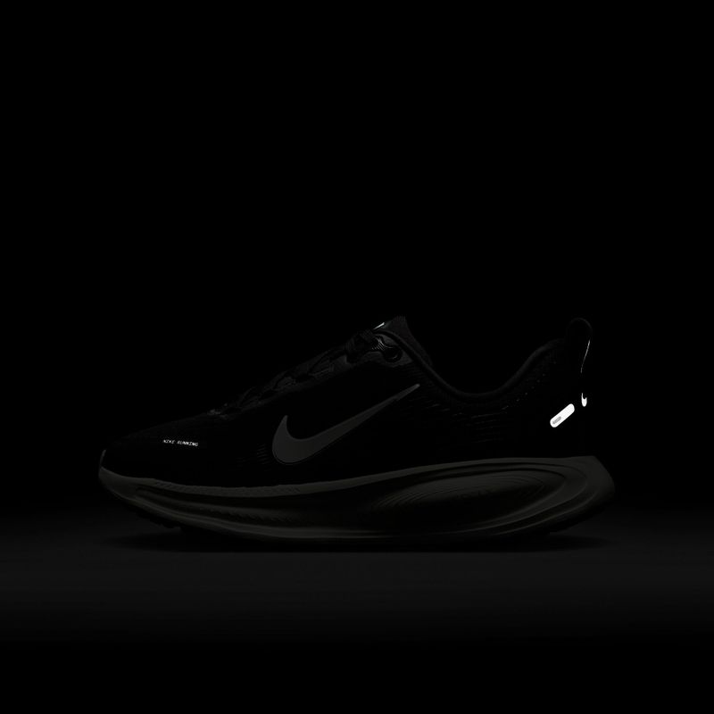 Детски обувки за бягане Nike Vomero 18 black/coconut milk/iron ore/summit white 15