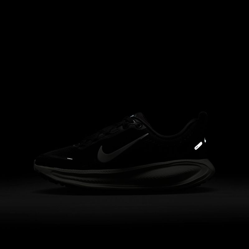 Детски обувки за бягане Nike Vomero 18 black/coconut milk/iron ore/summit white 16