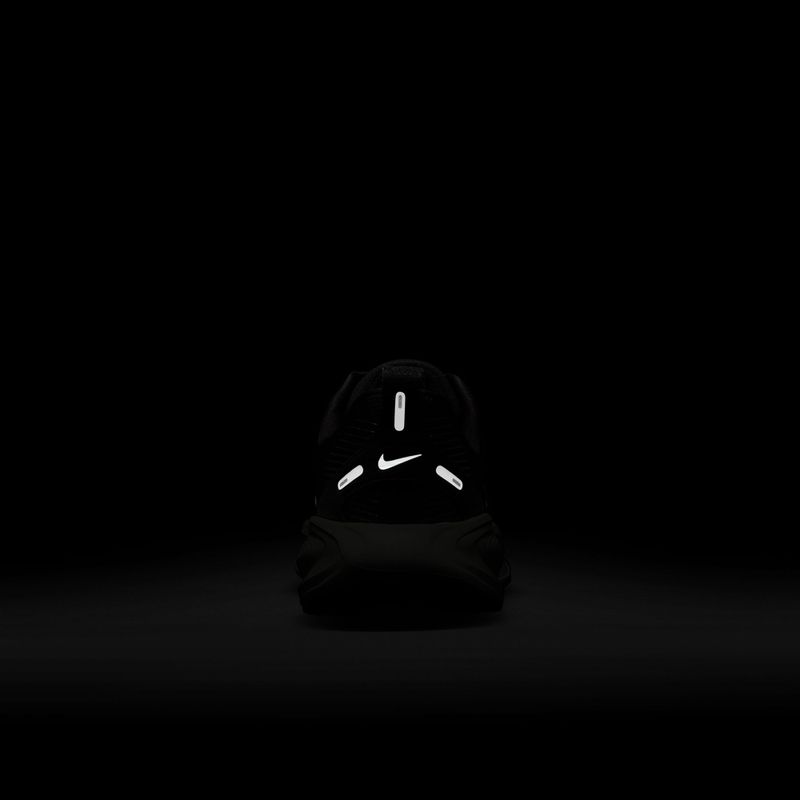 Детски обувки за бягане Nike Vomero 18 black/coconut milk/iron ore/summit white 17