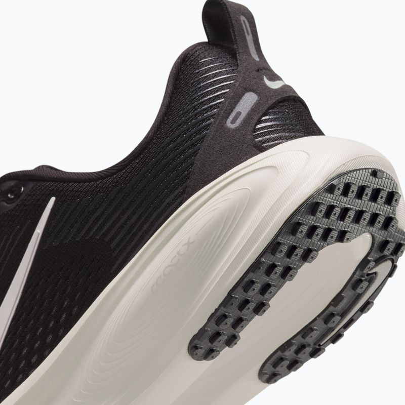 Обувки за бягане Nike Vomero 18 black/coconut milk/iron ore/summit white 12