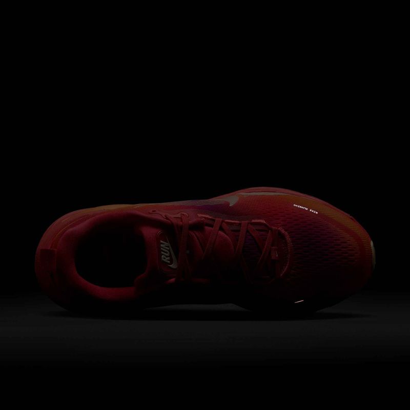 Дамски маратонки за бягане Nike Vomero 18 SE ember glow/sweet beet/marrakesh/washed coral 9