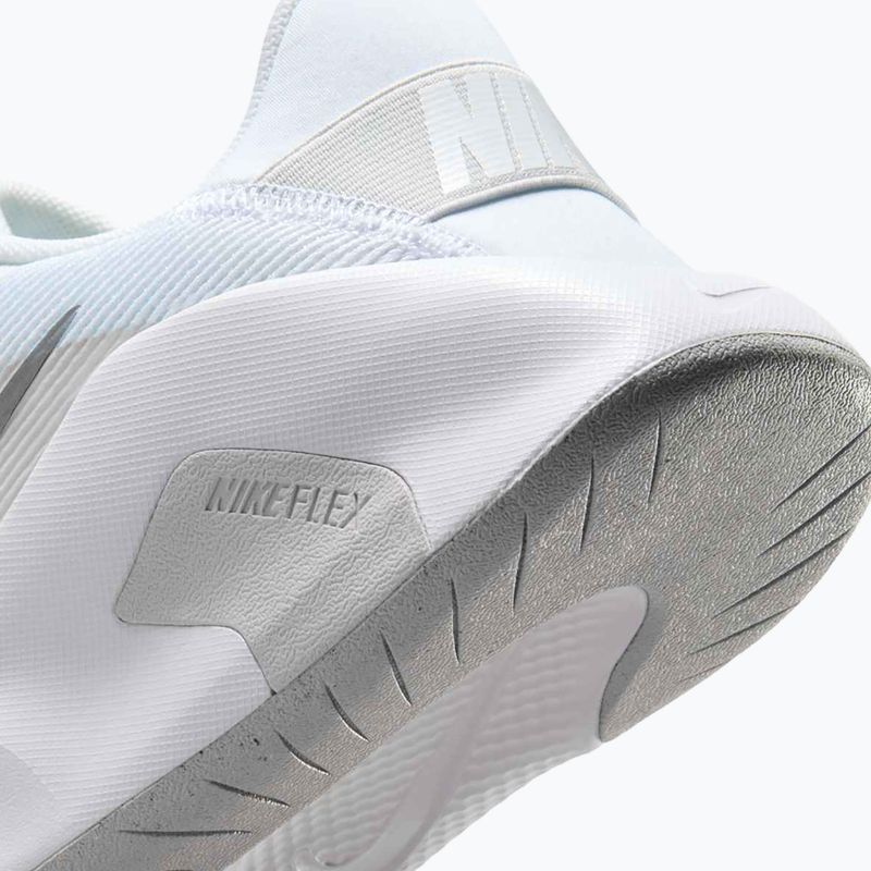 Дамски обувки за тренировка Nike Flex Train white/photon dust/metallic silver 9