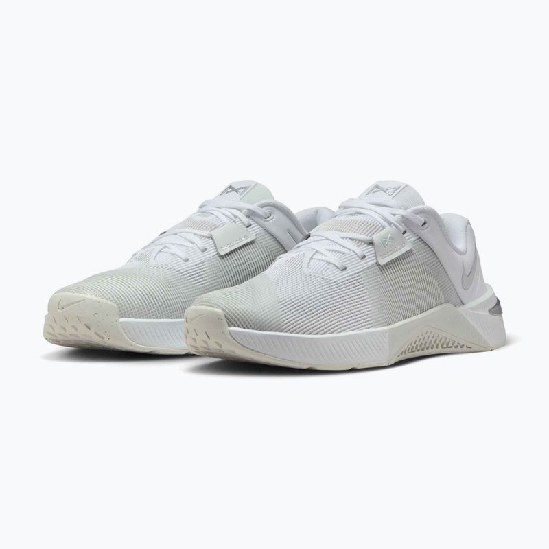 Дамски обувки за вдигане на тежести Nike Metcon 10 white/platinum tint/metallic silver 10