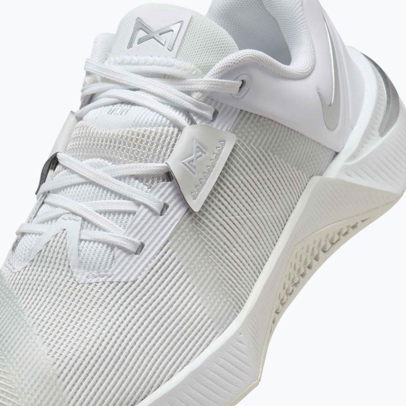 Дамски обувки за вдигане на тежести Nike Metcon 10 white/platinum tint/metallic silver 15