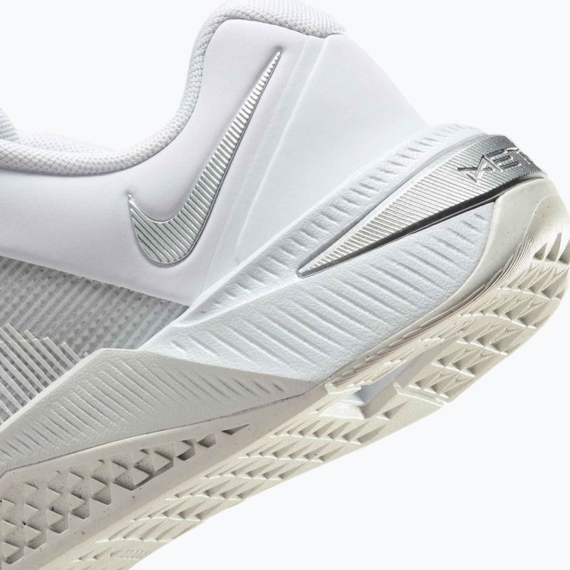 Дамски тренировъчни обувки Nike Metcon 10 white/platinum tint/metallic silver 17