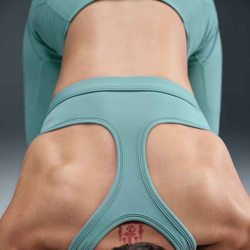 Спортен сутиен Nike Swoosh Light Support cannon/white 11