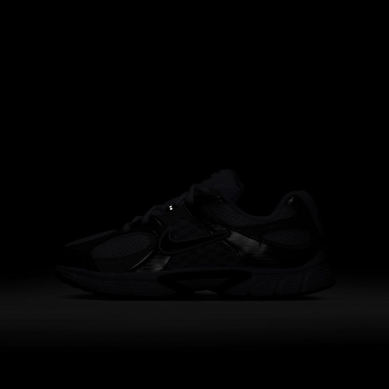 Детски обувки Nike V5 RNR white/vast grey/college grey/black 8