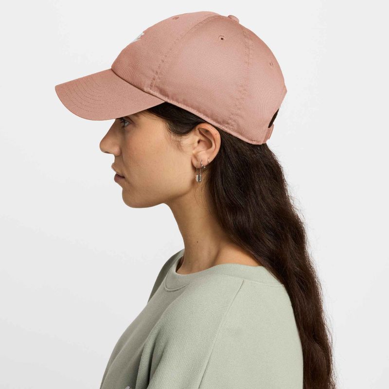 Шапка с козирка Nike Club Unstructured Futura Wash rose gold/white 3