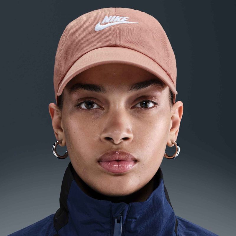 Nike Club Неструктурирана бейзболна шапка Futura Wash розово злато/бяло 7
