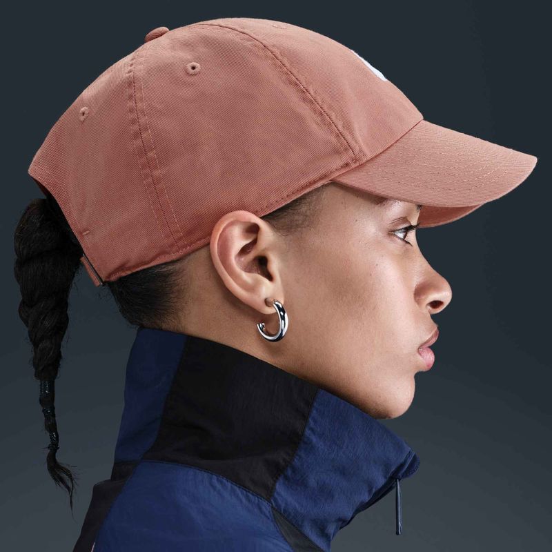 Nike Club Неструктурирана бейзболна шапка Futura Wash розово злато/бяло 8