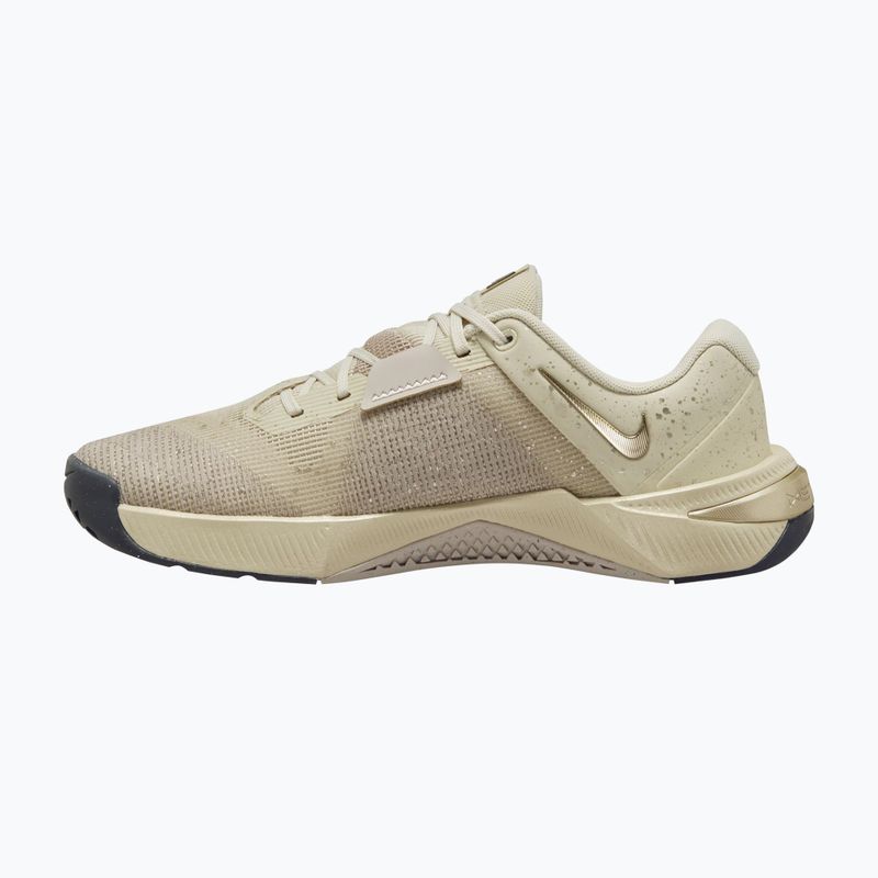 Дамски обувки за тренировка Nike Metcon 10 SE light khaki/cream ii/metallic gold grain 2