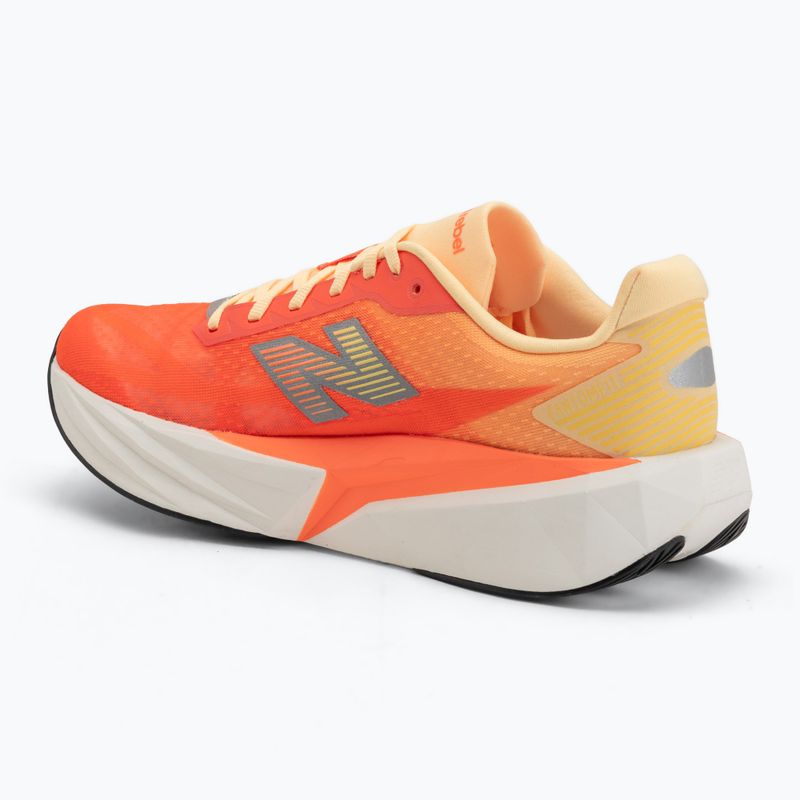 Мъжки обувки за бягане New Balance FuelCell Rebel V5 tangerine heat/silver metallic 3