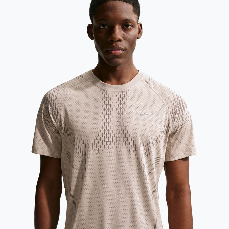 Мъжка тениска за бягане Nike Stride Dri-Fit ADV cream li/mink brown 2