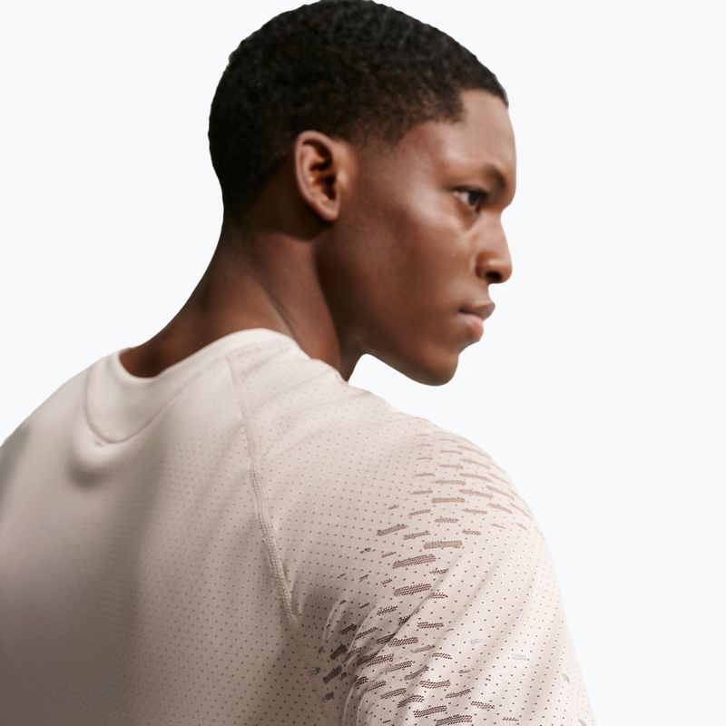 Мъжка тениска за бягане Nike Stride Dri-Fit ADV cream li/mink brown 5