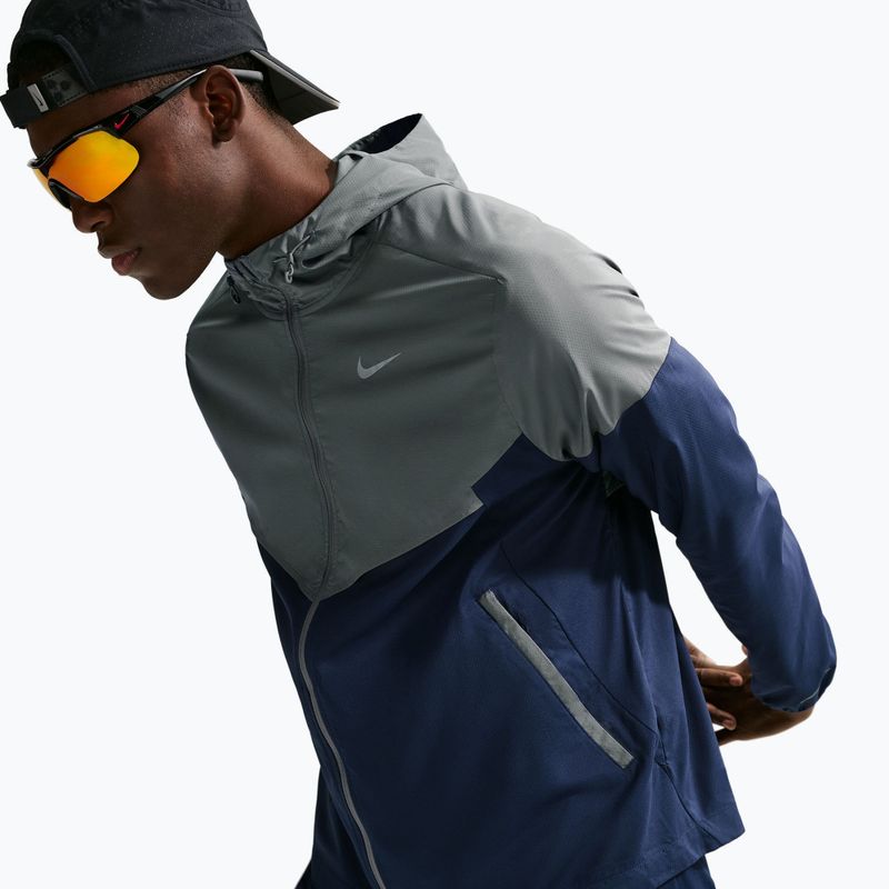 Мъжко яке за бягане Nike Impossibly Light Windrunner smoke grey/smoke grey/midnight navy 4