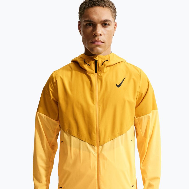 Мъжко яке за бягане Nike AeroSwift Storm-Fit Aerogami university gold/citron pulse/black 4