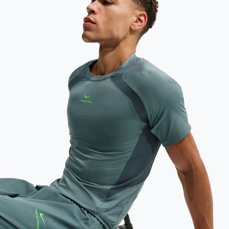Мъжка тренировъчна тениска Nike Pro Training Dri-Fit mineral slate/faded spruce/green strike 4