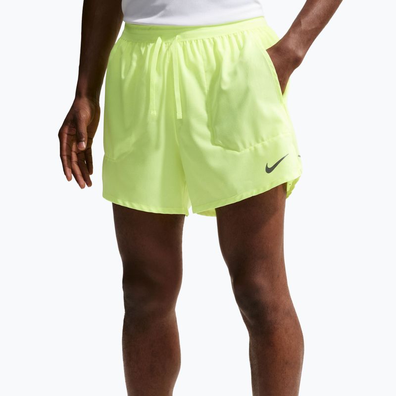 Мъжки къси панталони Nike Stride Dri-Fit с подплата 5" volt ice 4