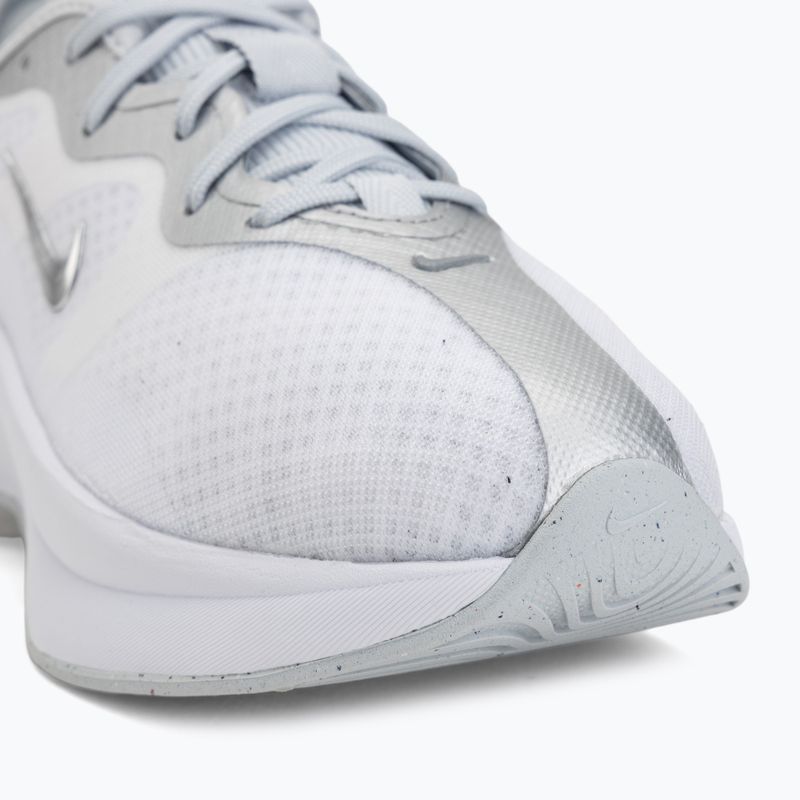 Дамски обувки Nike Motiva 2 white/pure platinum/metallic silver 7