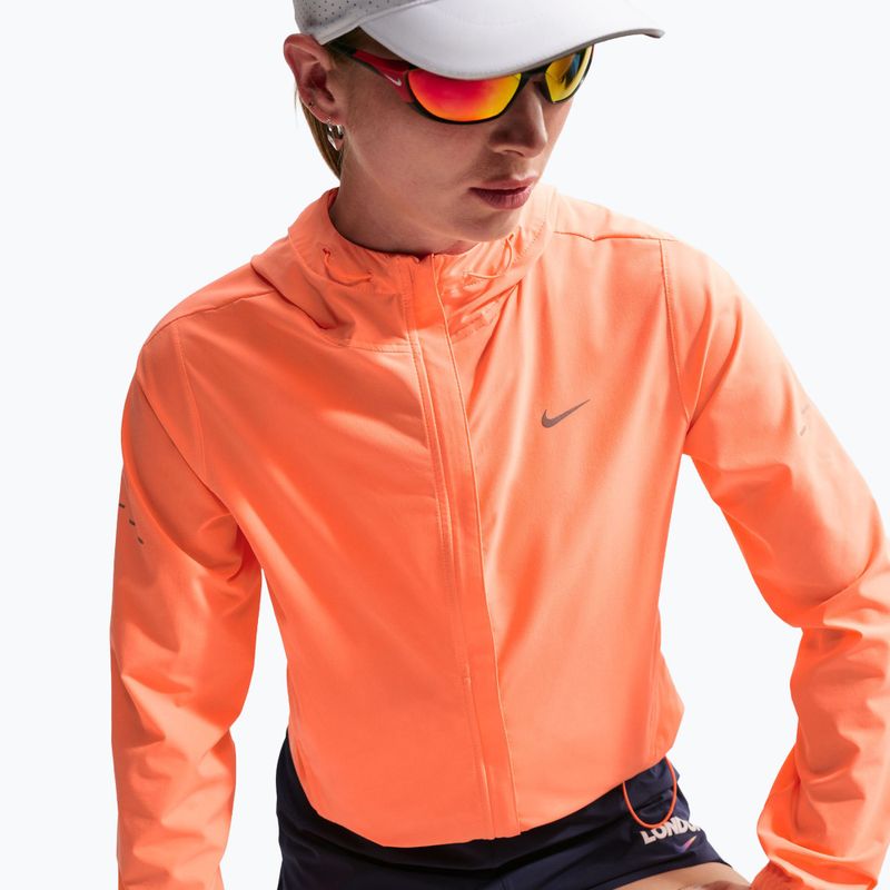 Дамско яке за бягане Nike Swift Repel Packable orange pulse 6