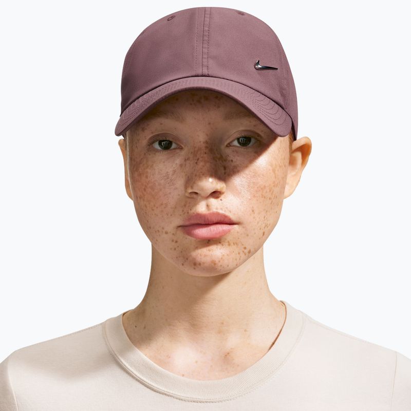 Шапка с козирка Nike Dri-Fit Club Unstructured Metal Swoosh tattoo/metallic silver 3