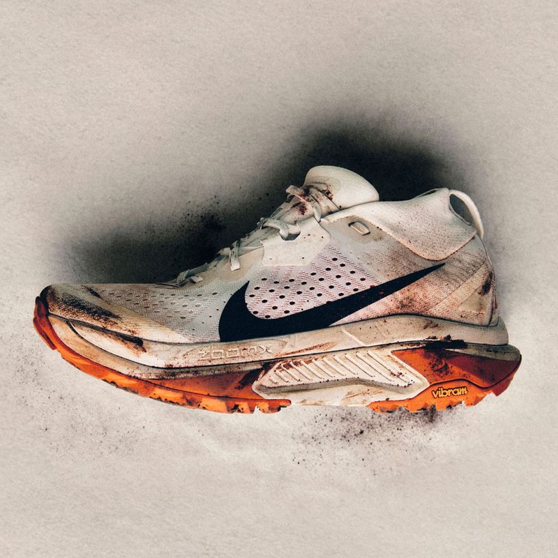 Дамски маратонки за бягане Nike ACG Zegama Trail summit white/phantom/safety orange/black 8
