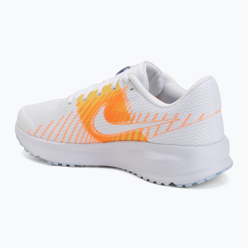 Мъжки обувки за бягане Nike Run Defy white/topaz gold/blue crystal 3