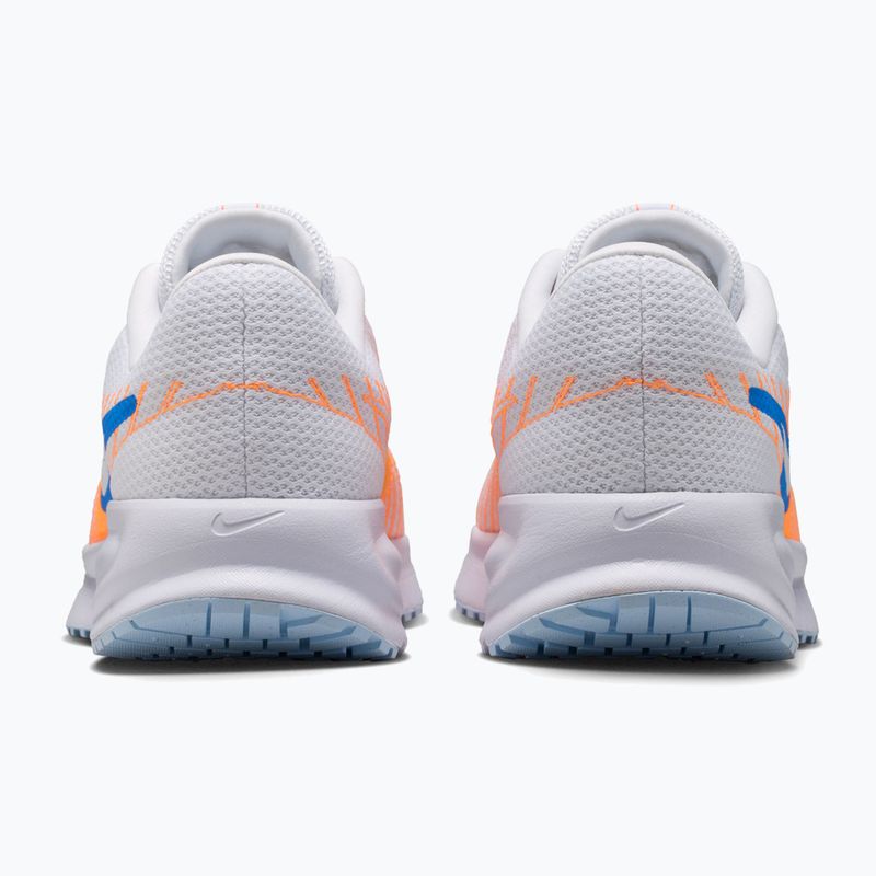 Мъжки обувки за бягане Nike Run Defy white/topaz gold/blue crystal 4