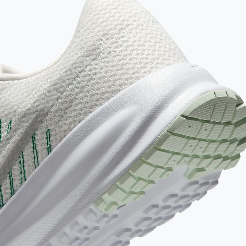 Дамски обувки за бягане Nike Run Defy summit white/white/metallic silver 4