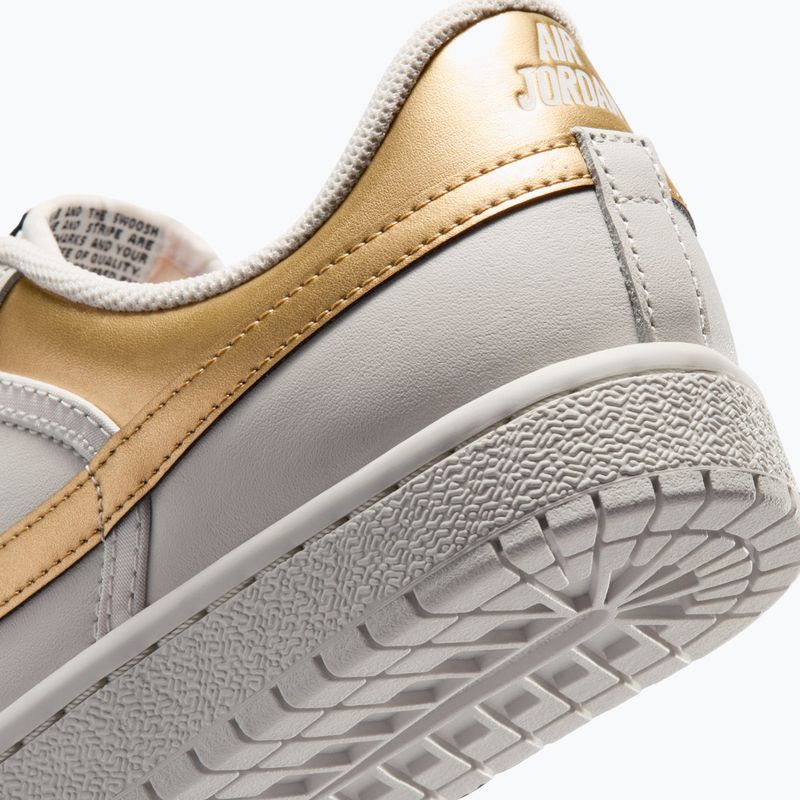 Дамски обувки Air Jordan Skyline Low swan/black/metallic gold 4