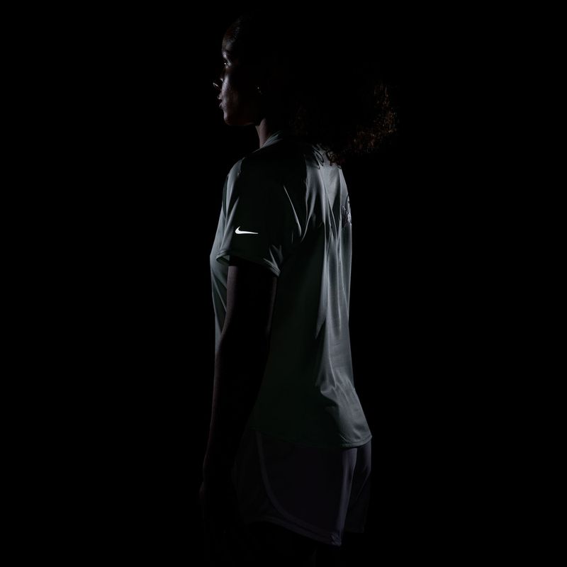 Дамска тениска за бягане Nike Swift Dri-Fit barely green 7