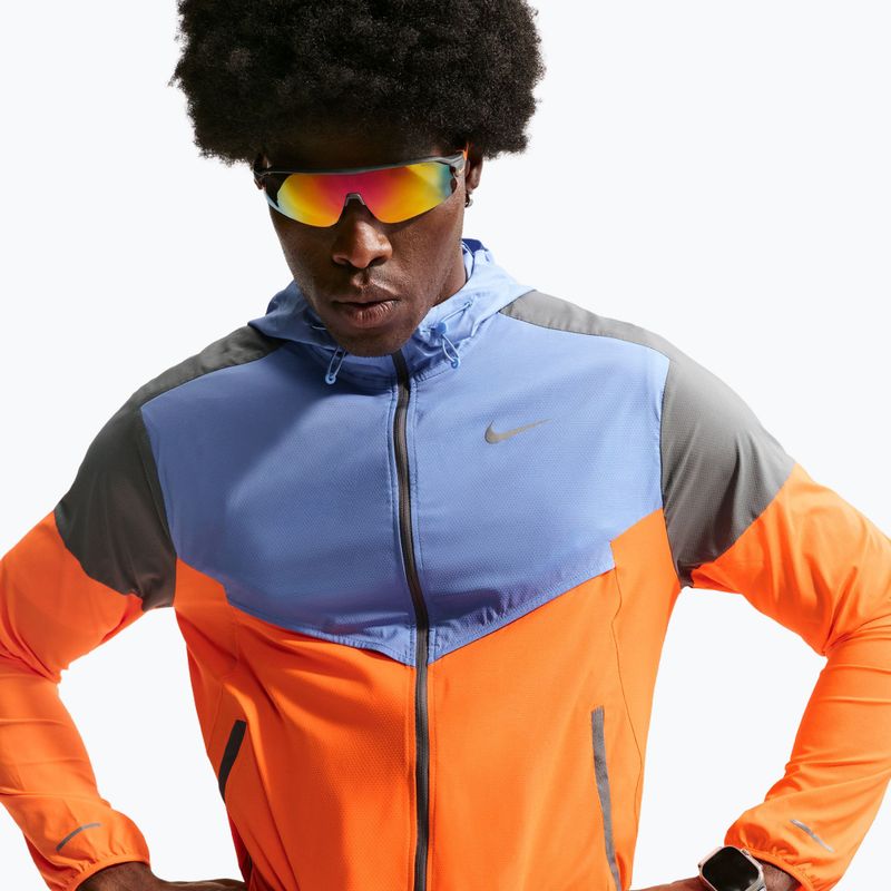 Мъжко яке за бягане Nike Impossibly Light Windrunner total orange/royal pulse/smoke grey 5