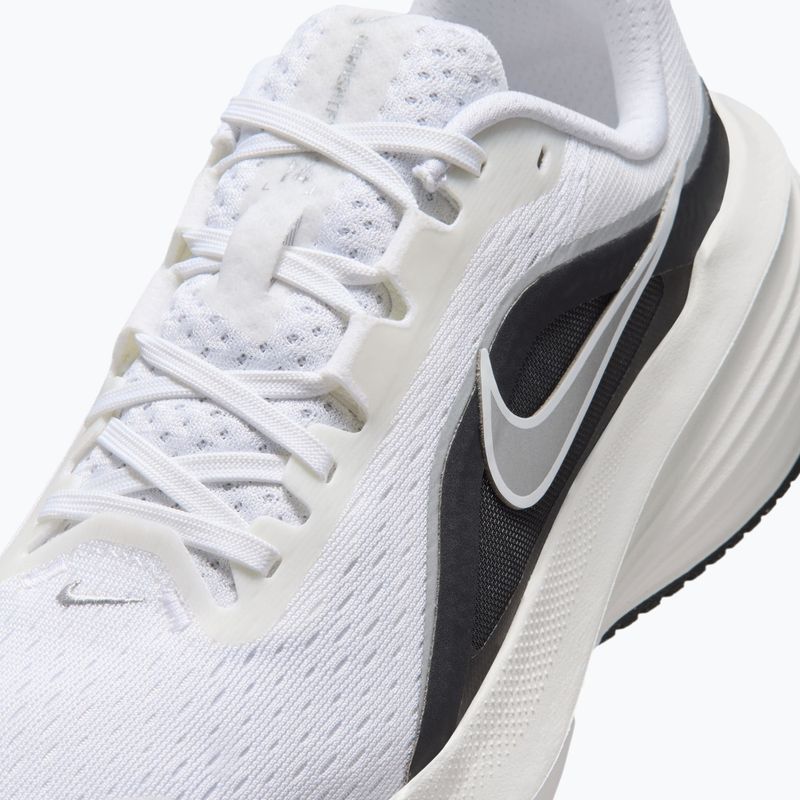 Дамски обувки за бягане Nike Downshifter 14 white/summit white/metallic silver 7