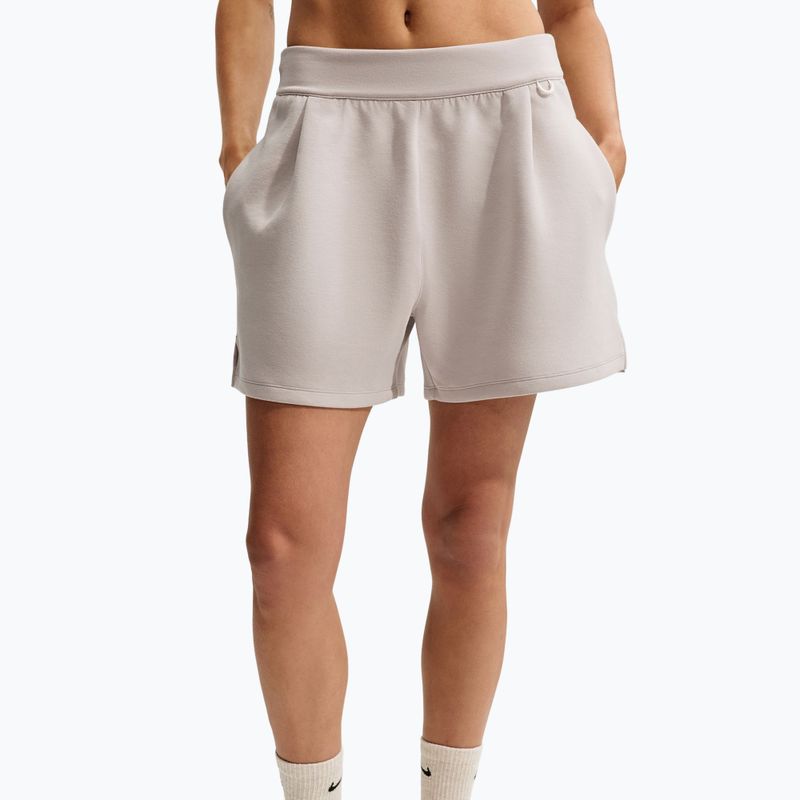 Дамски тренировъчни шорти Nike 24.7 ImpossiblySoft cream Ii/cream Ii/college grey