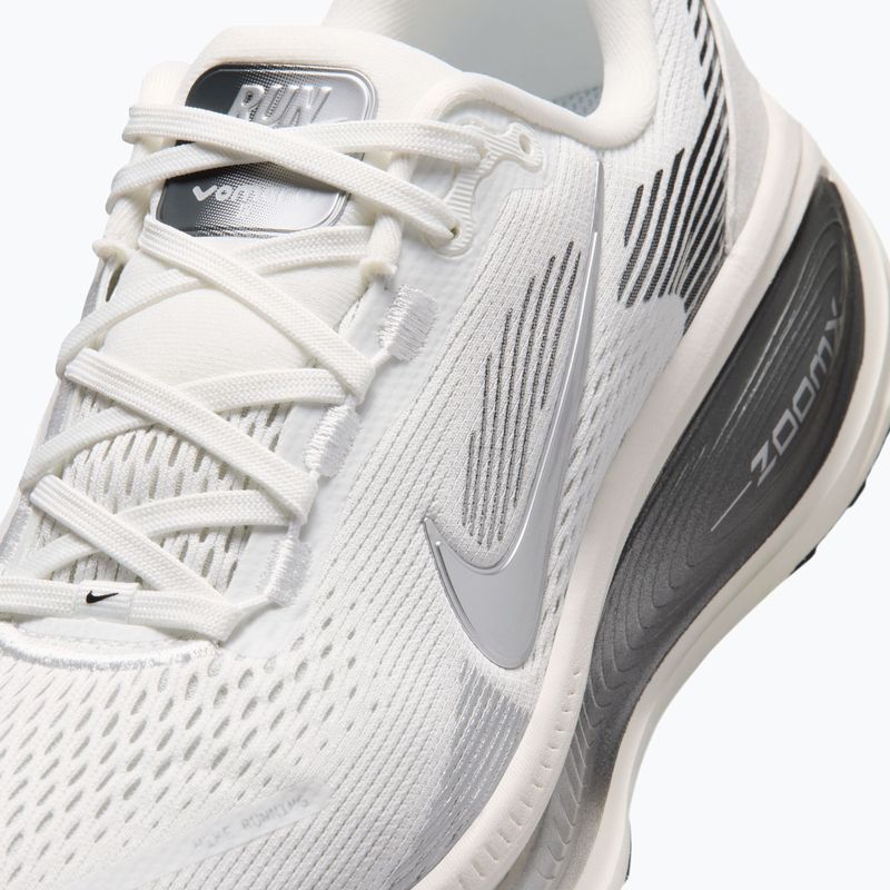 Дамски обувки за бягане Nike Vomero 18 summit white/sail/metallic silver 5