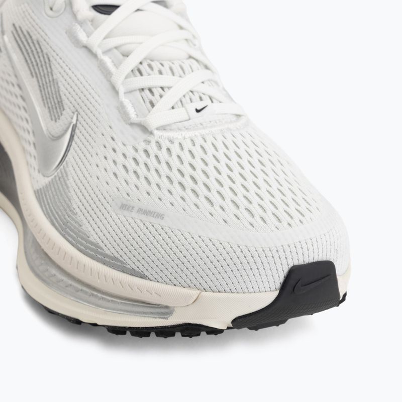 Дамски обувки за бягане Nike Vomero 18 summit white/sail/metallic silver 7