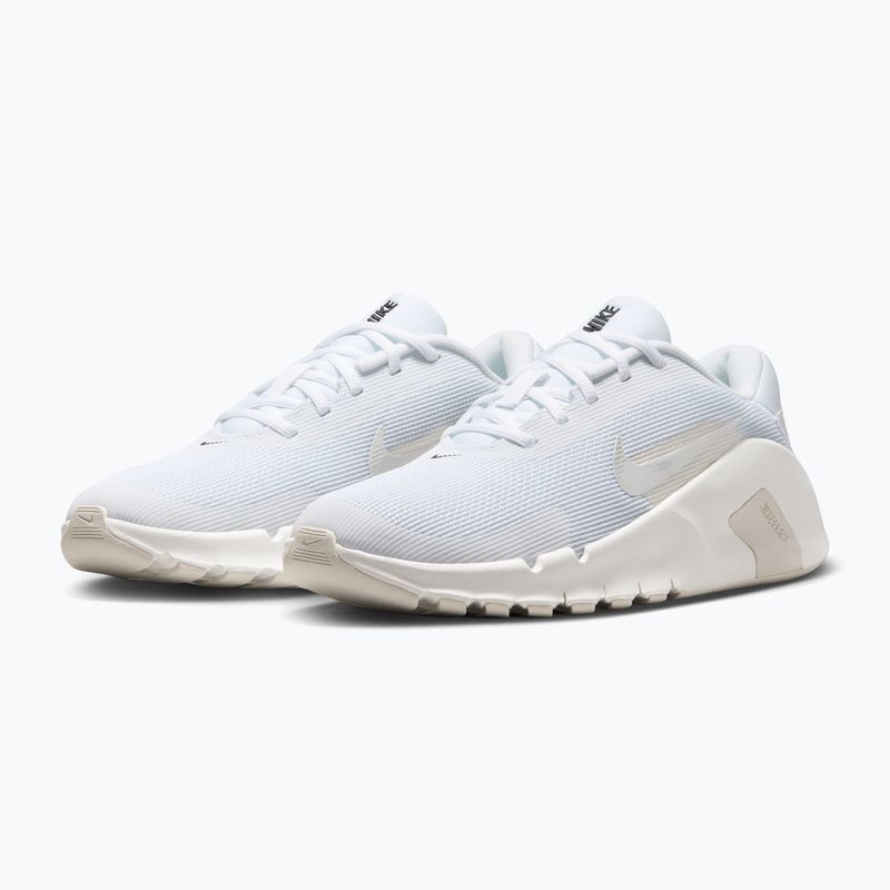 Дамски обувки за тренировка Nike Flex Train white/sail/phantom/ metallic silver 3