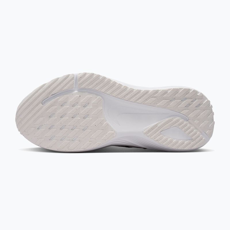 Дамски обувки за бягане Nike Quest 7 summit white/white/metallic silver/black 4