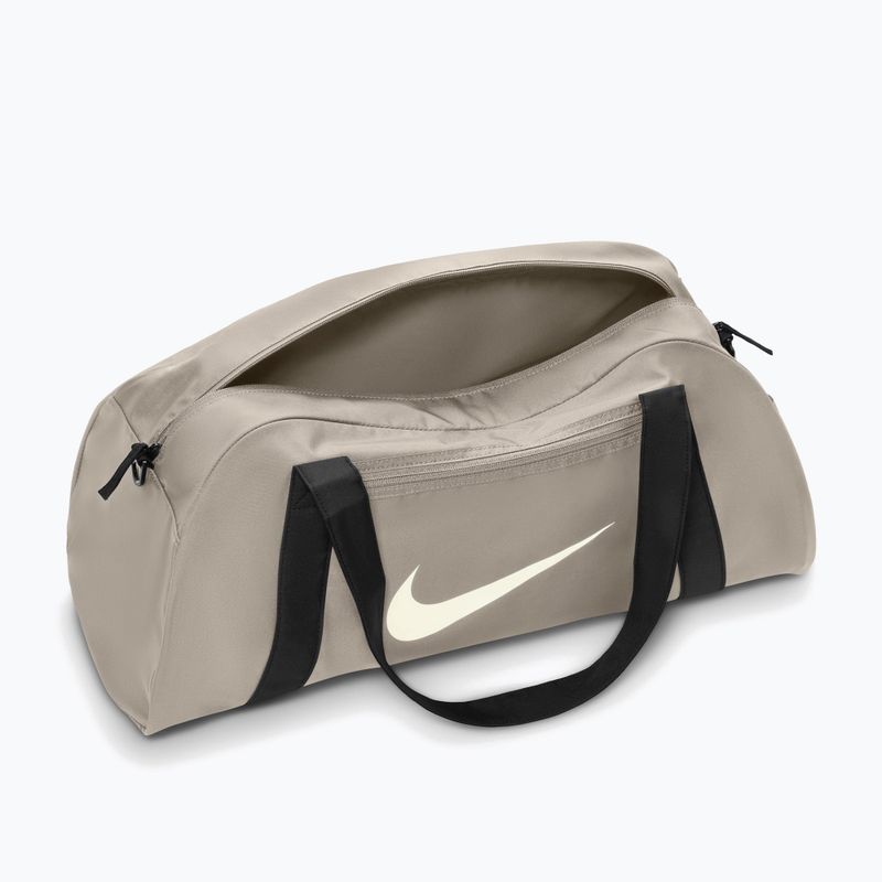 Дамска тренировъчна чанта Nike Gym Club 24 l cream ii/black/sail 4