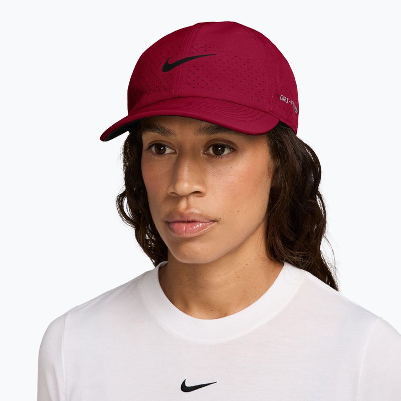 Шапка с козирка Nike Dri-FIT ADV Club team red/pale ivory