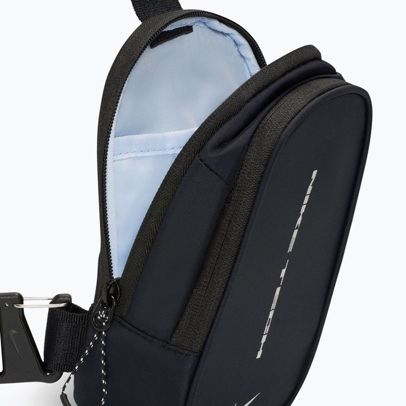 Чантичка  Nike Tech Commute 1 l black/black/reflect silver 4