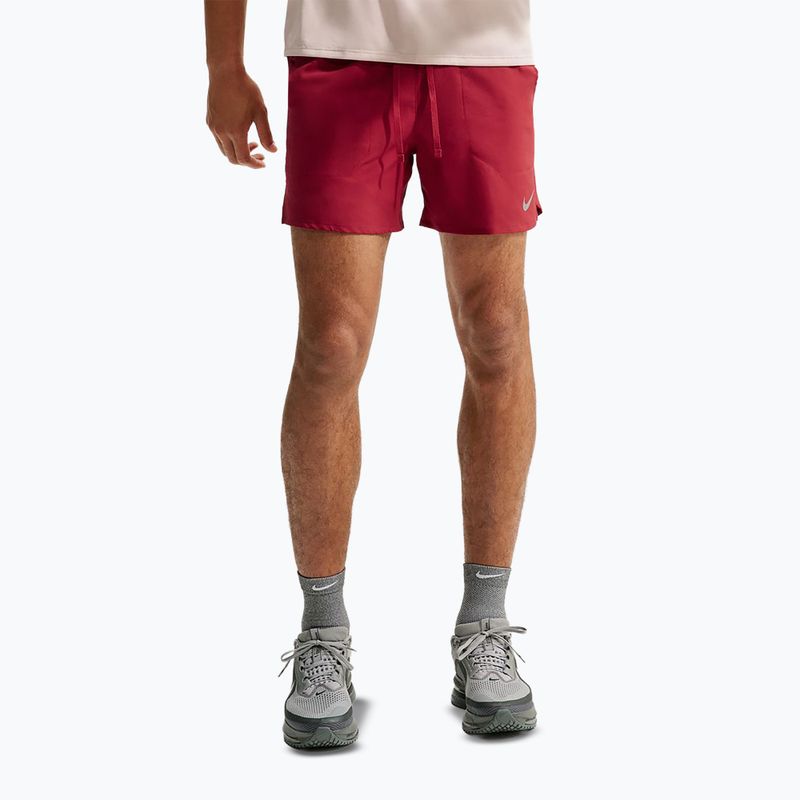 Мъжки къси панталони Nike Stride Dri-Fit с подплата 5" в цвят здраво червено