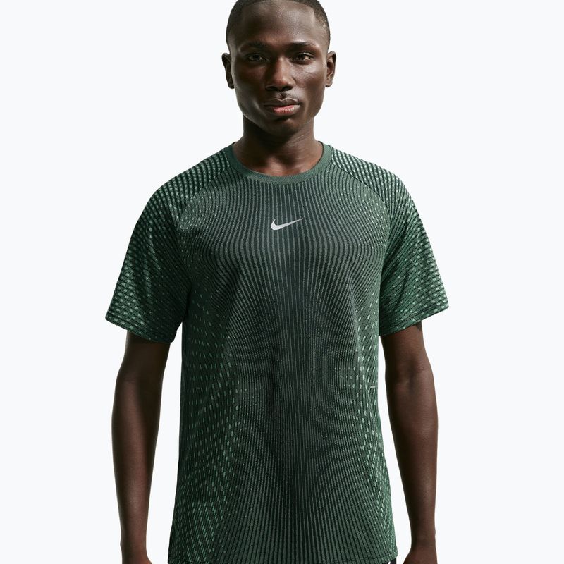 Мъжка тениска за бягане Nike Stride black/light green spark 4