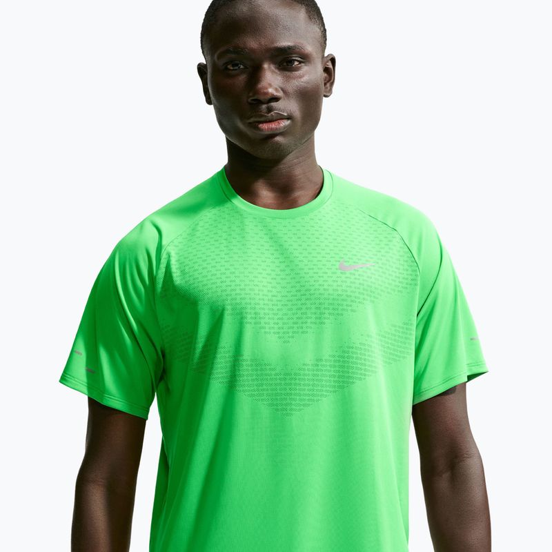 Мъжка тениска за бягане Nike Stride green spark 4